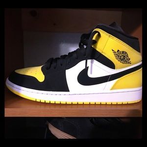 Jordan Retro 1’s [Blk/yellow/white] Mens sz 12